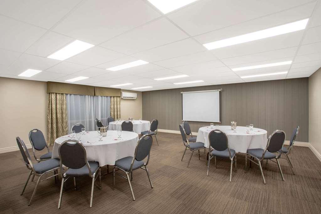 Quality Inn & Conference Centre Kingston Central Faciliteiten foto