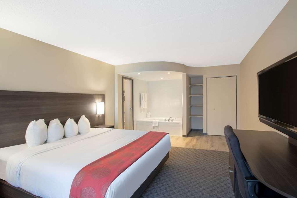 Quality Inn & Conference Centre Kingston Central Kamer foto