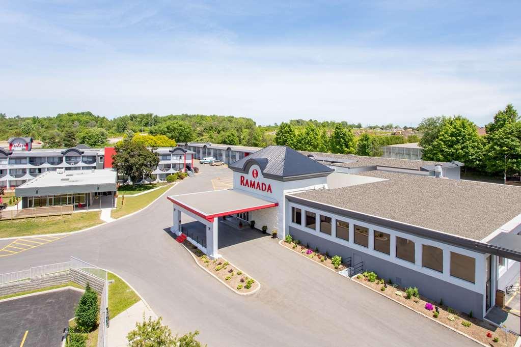 Quality Inn & Conference Centre Kingston Central Buitenkant foto