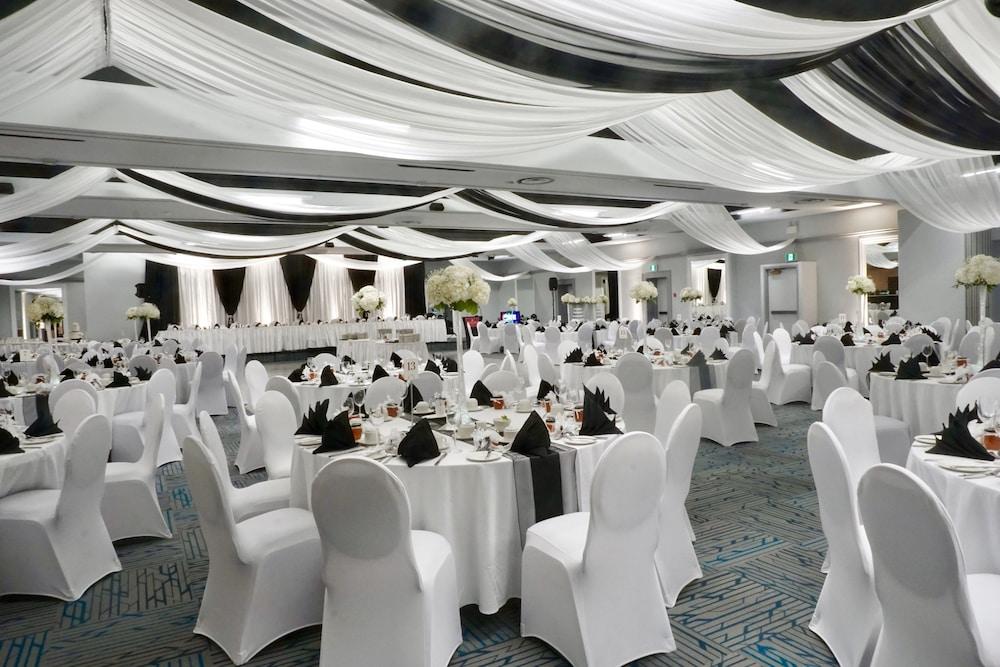 Quality Inn & Conference Centre Kingston Central Buitenkant foto
