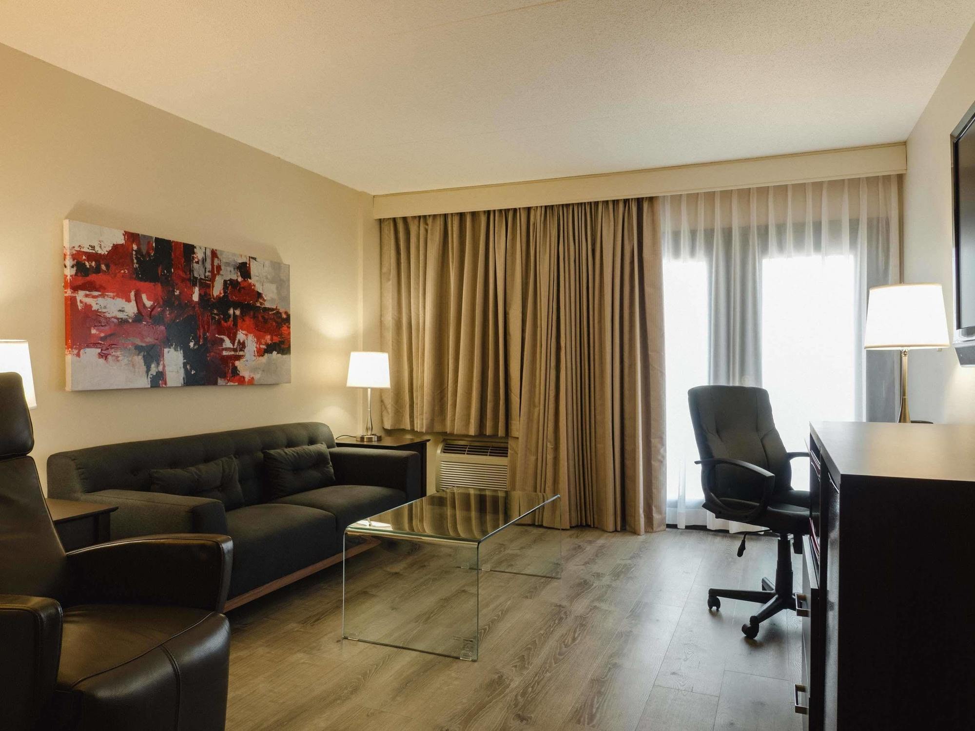 Quality Inn & Conference Centre Kingston Central Buitenkant foto